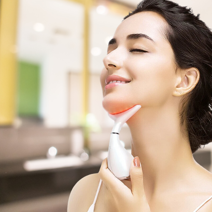 GlowTouch LED Light Therapy – Illuminate Your Beauty Routine!